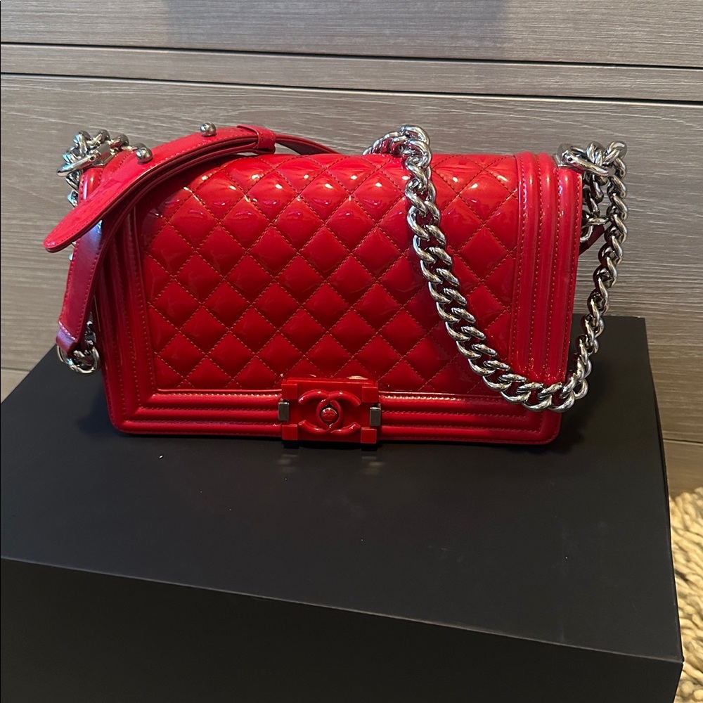CHANEL Candy Apple Red Quilted patent Bag Silver Boy bag Plastic on hardware COA